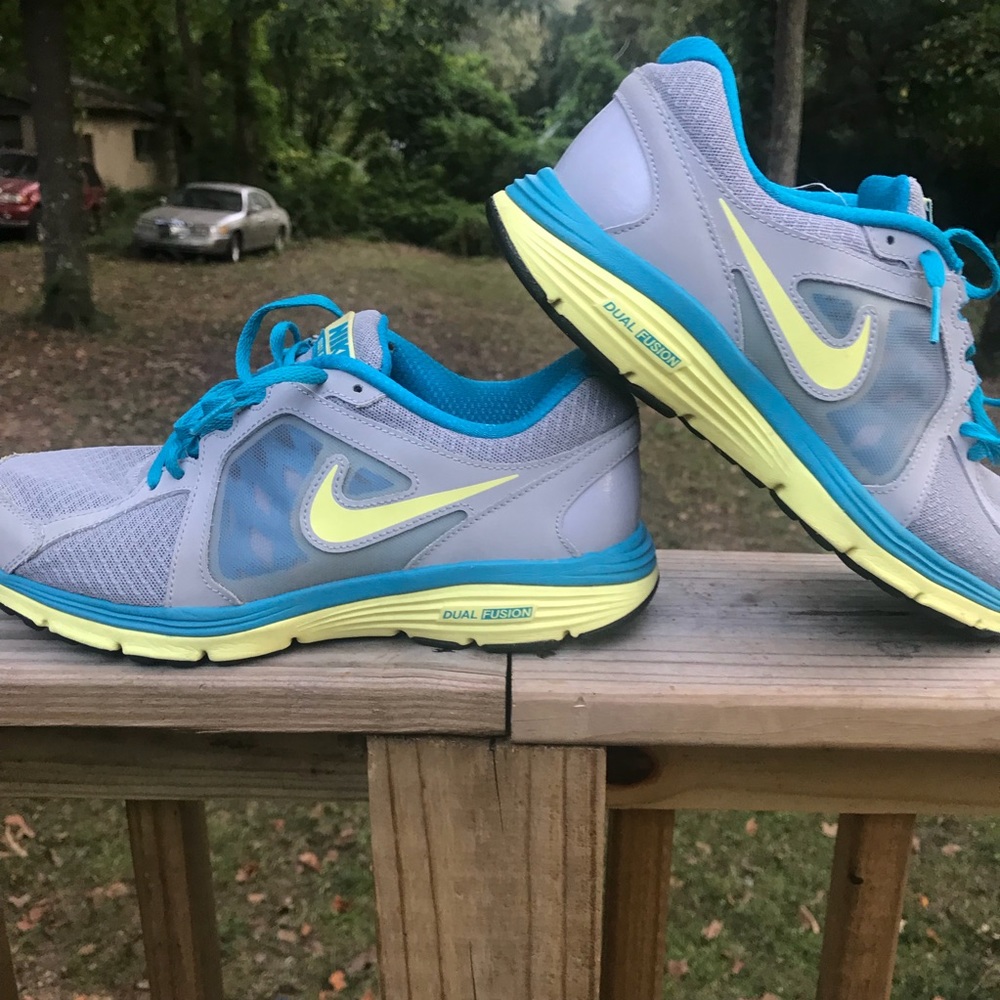 Nike dual fusion run women’s running shoe size 9